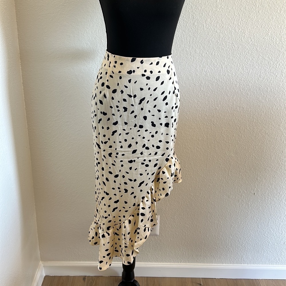 NWT Missguided Asymmetrical Cream and Black Animal Print Skirt Size 10 - Picture 4 of 9